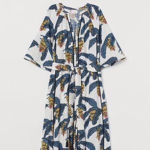 NWT - Desmond and Dempsey Linen Blend Kaftan